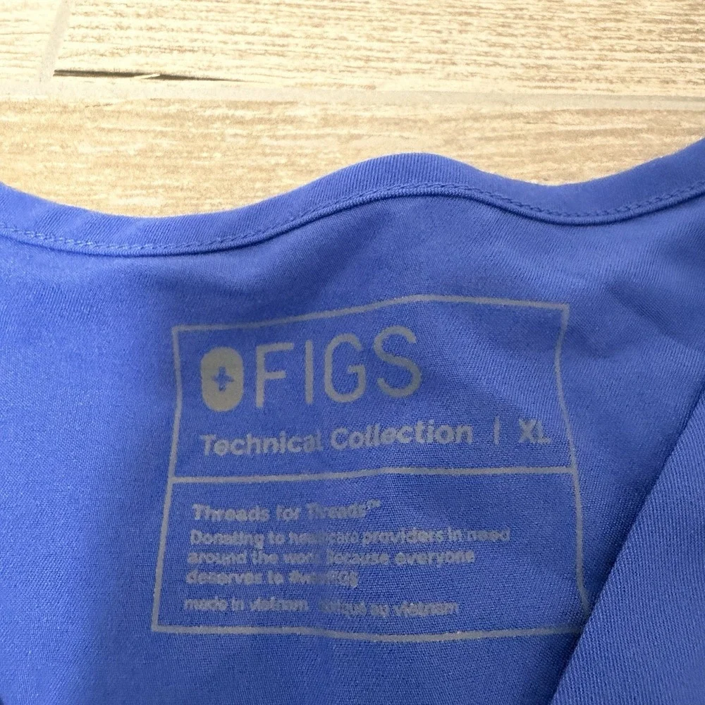 Figs Men's‎ Chisec Three Pocket Scrub Top Blue Size XL TM3000